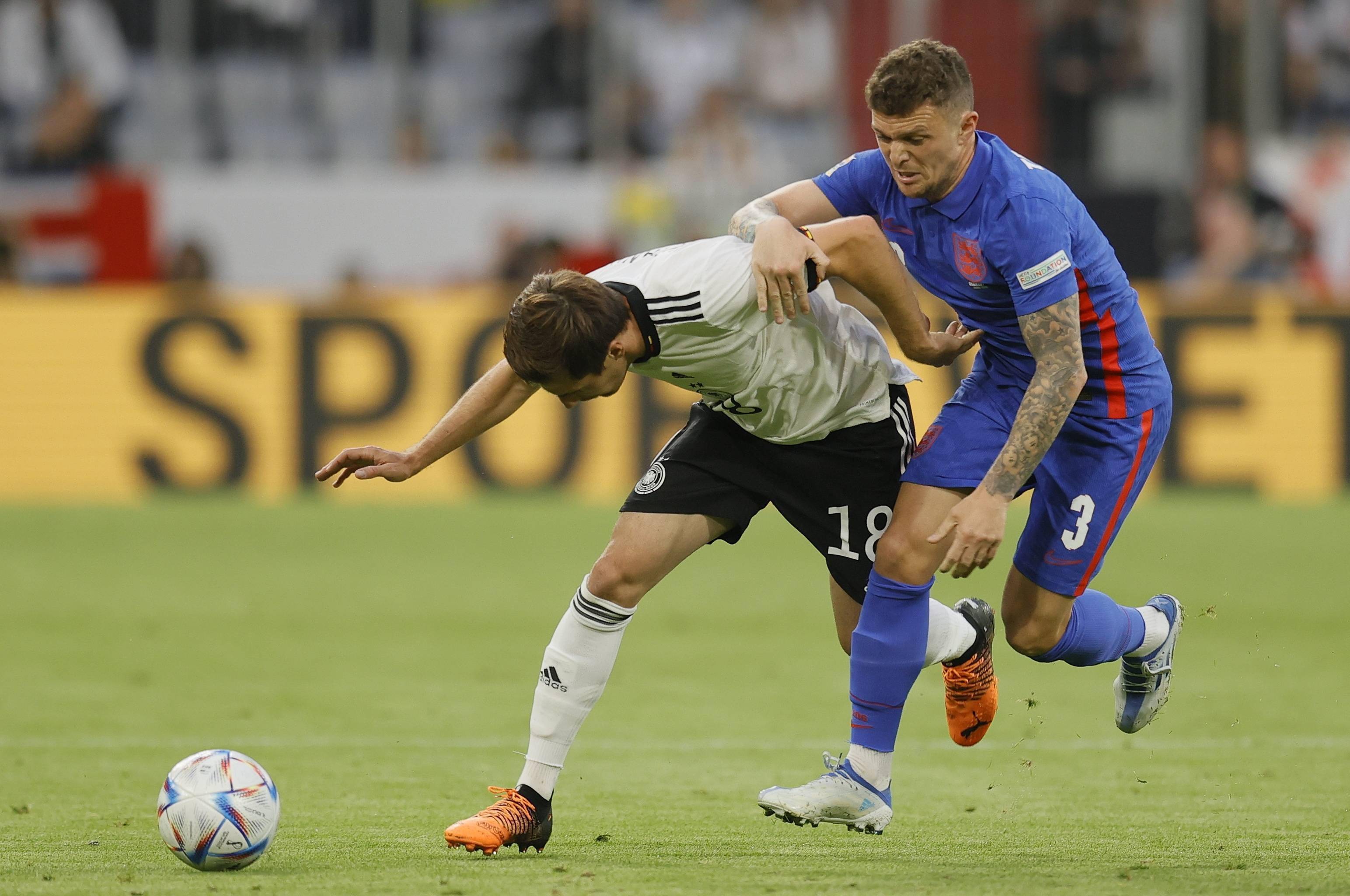 德国绝杀英格兰,苏亚雷斯点燃赛场 德国绝杀英格兰,苏亚雷斯点燃赛场