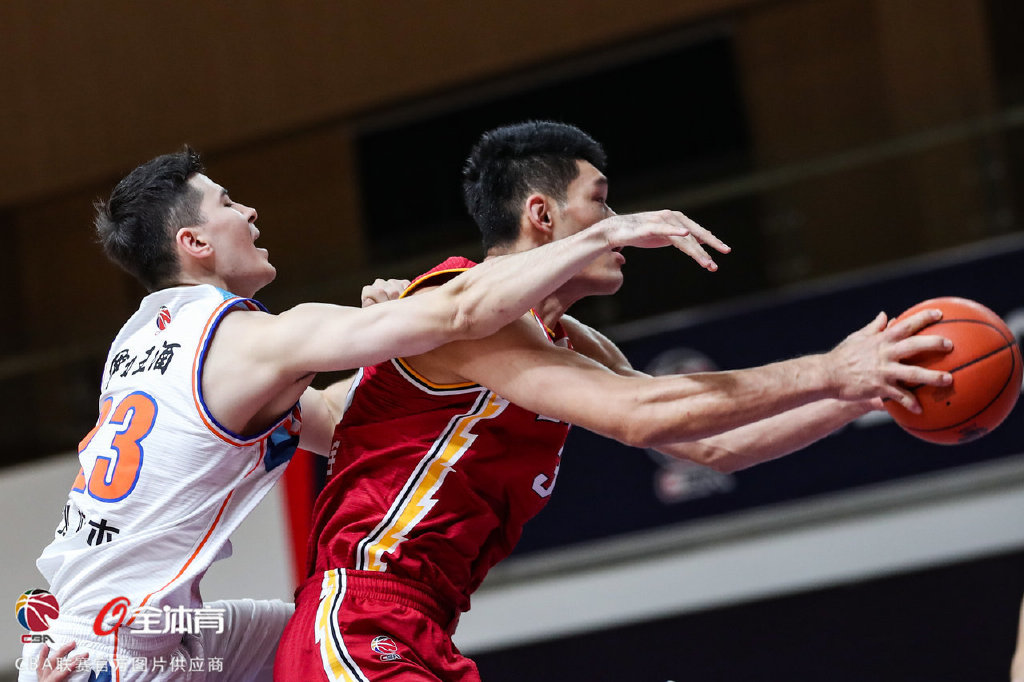 新疆队力克广东队,德罗赞扛起全队 新疆队力克广东队,德罗赞扛起全队