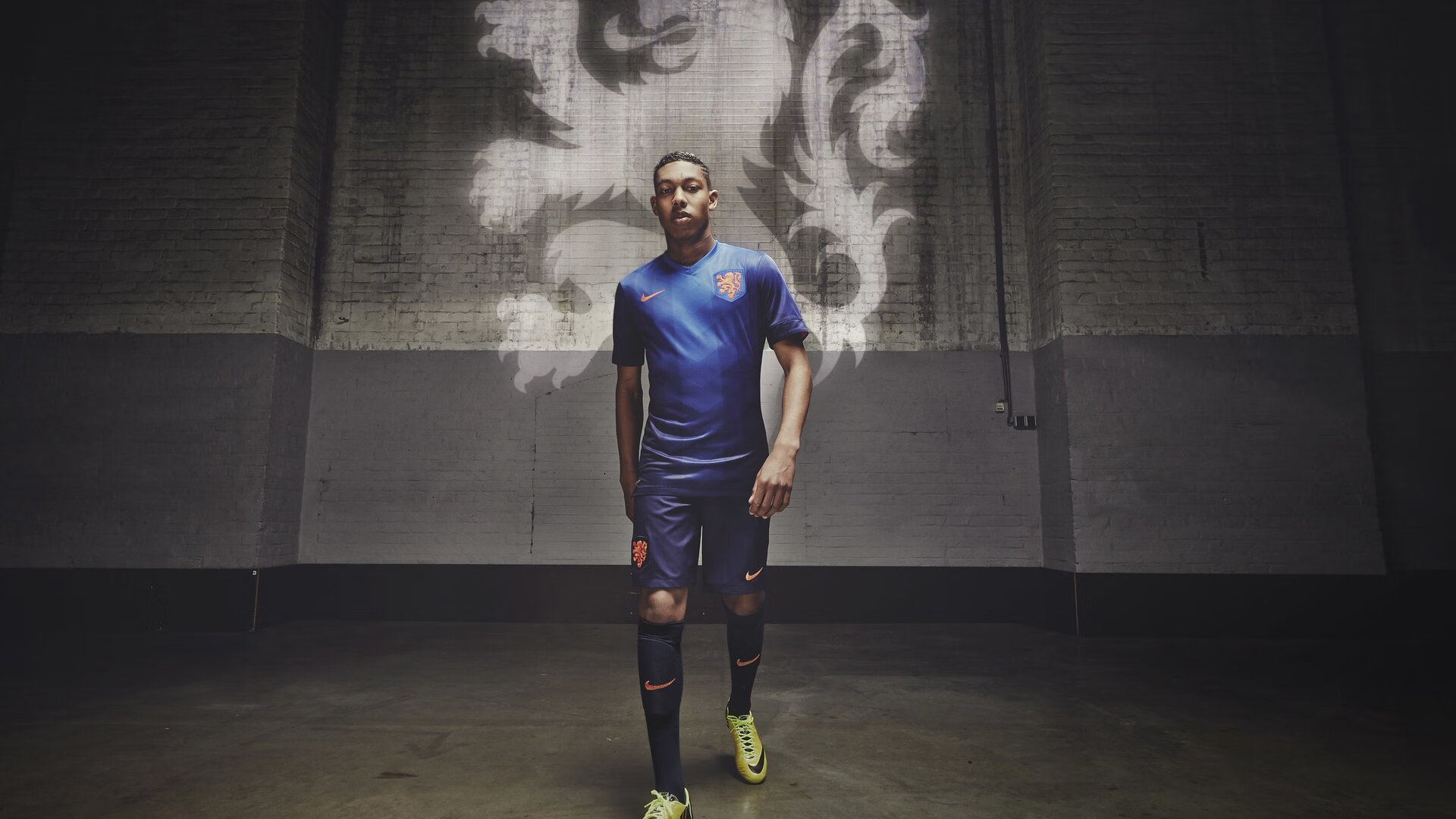 奥运周期关键战之夜,莱万全程高能输出的传奇表演