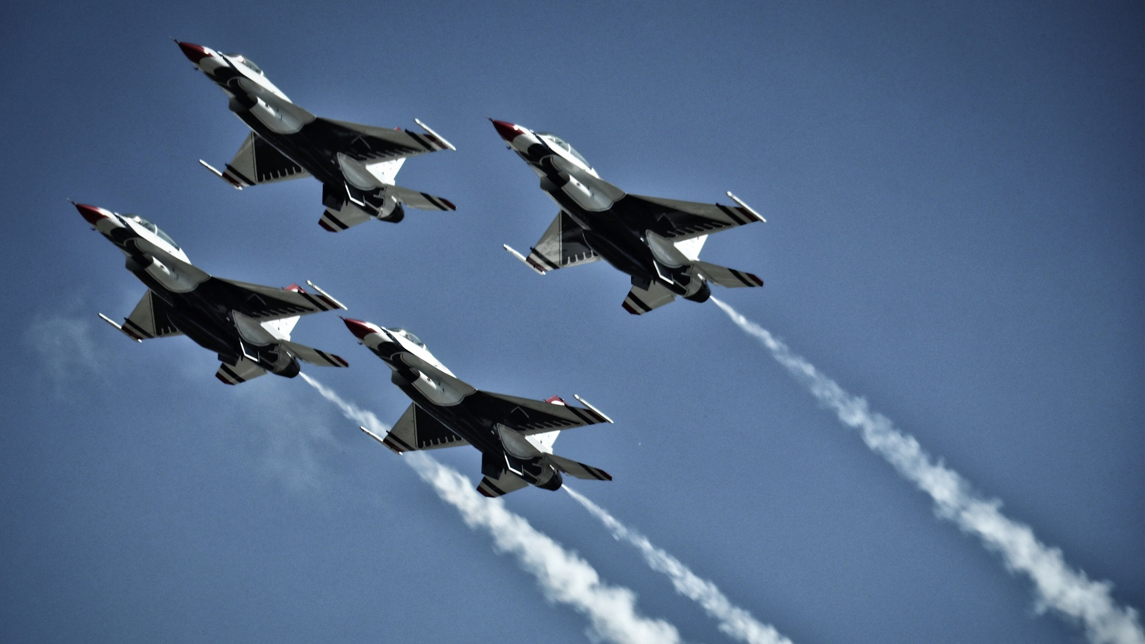 铁血绿军碾压汽车城,神秘关键先生的三重蜕变